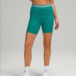 Lululemon Wunder Train Pocketed High Rise Short 6"
Crunch Teal Lagoon